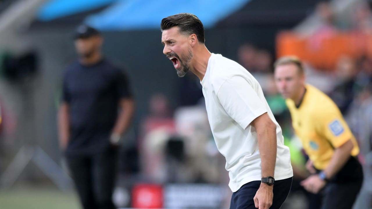 Bundesliga: Bayern siegt zitternd bei Wagners Augsburg – hat aber Transfer-Zoff