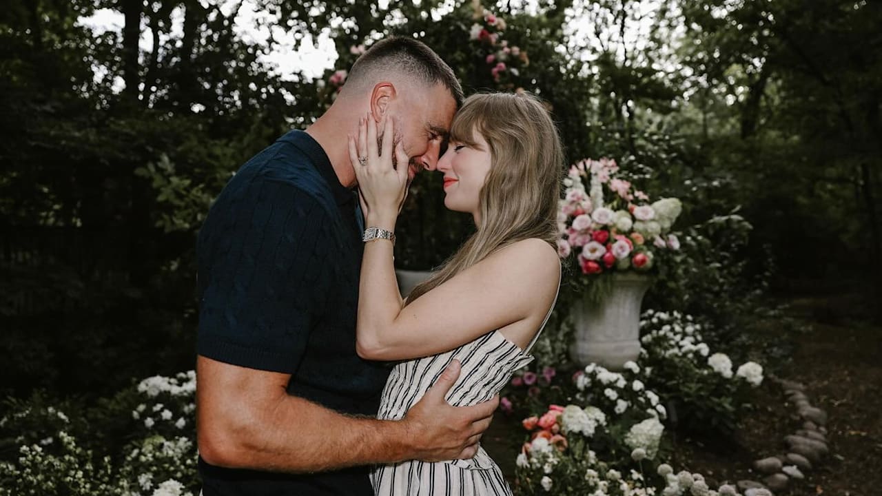 taylor-swift-und-travis-kelce-verloben-sich-millionen-likes-in-minuten.jpg Taylor Swift und Travis Kelce verloben sich: Millionen Likes in Minuten