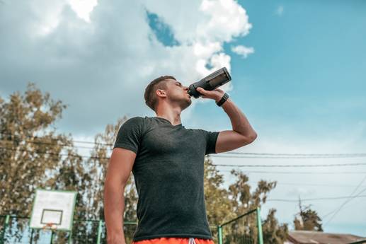 Diättrend erklärt: So verlierst du mit Protein-Fasten Gewicht