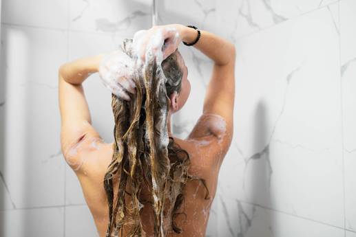 Probier was Neues: Darum hast du deine Haare bisher immer falsch gewaschen