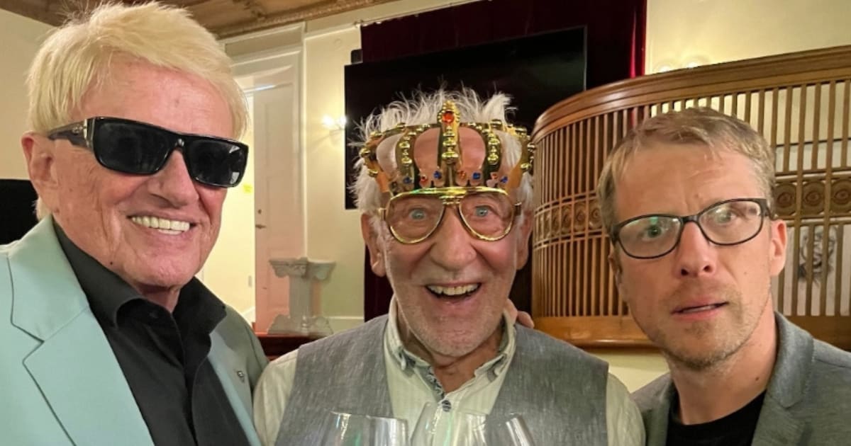 dieter-hallervorden-versammelt-skandaltraechtige-promis-zum-geburtstag.png Dieter Hallervorden versammelt skandalträchtige Promis zum Geburtstag