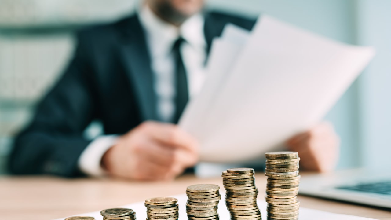 Neue Gehaltsstudie: Krass, was Sparkassen-Bosse verdienen