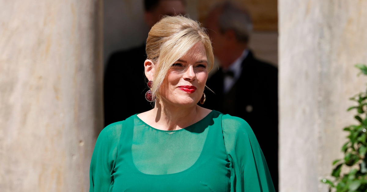 Julia Klöckner in pinkem Hingucker-Kleid bei Staatstermin
