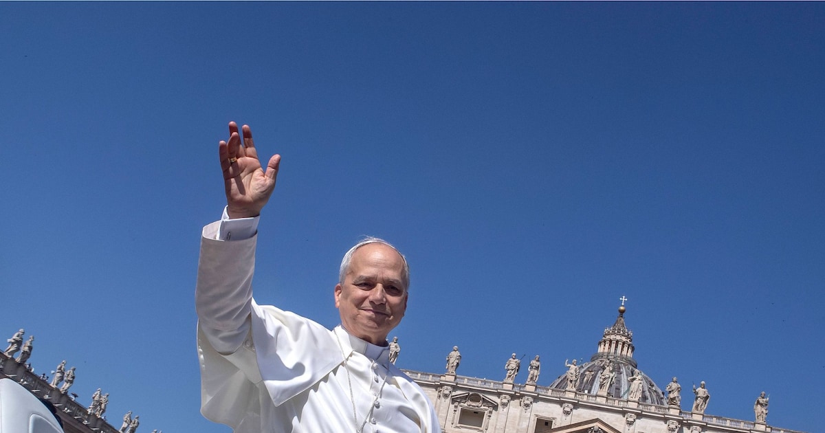 Bei Heiligsprechung: Papst verpasst Kameramann versehentlich einen Schlag