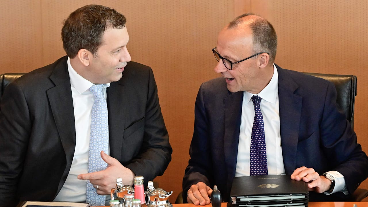 CDU und CSU fordern Radikal-Sparkurs: Klingbeil soll Ausgaben kippen