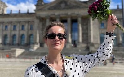 Berlin: Karoline Preisler demonstriert allein gegen Israel-Hasser und Reichsbürger