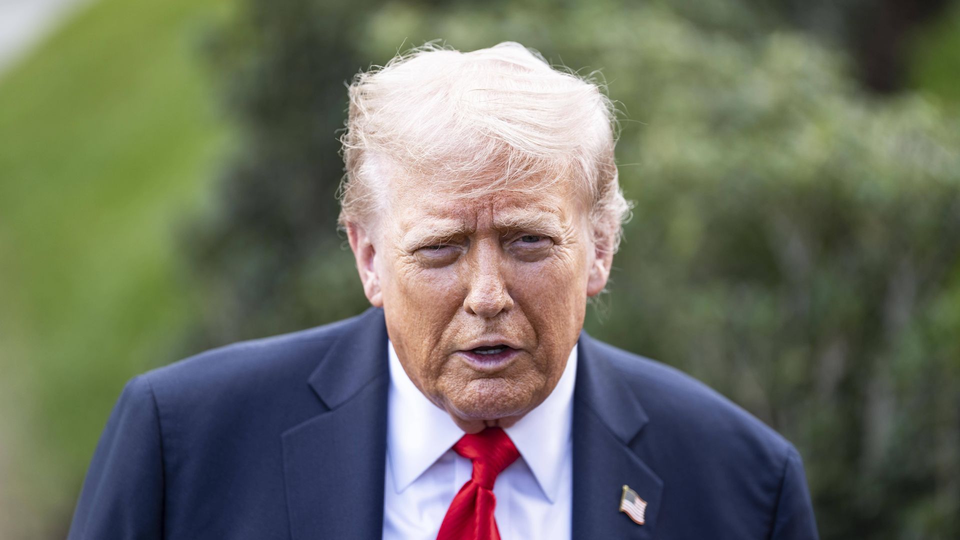 Donald Trumps hängendes Gesicht sorgt für Spekulationen