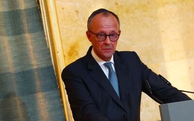 Friedrich Merz ringt mit Tränen bei Wiedereröffnung von Synagoge in München
