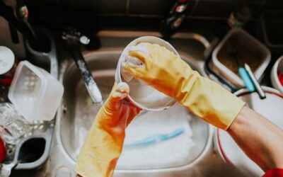 Hausmittel helfen: So befreist du Gläser ganz einfach von Etiketten