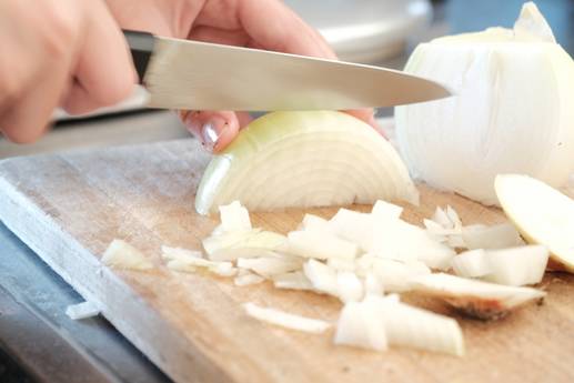 Beim Kochen: So bekommst von Zwiebeln keine Blähungen mehr