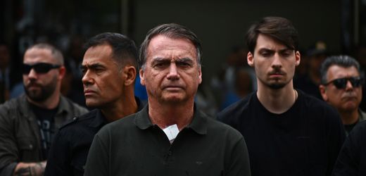 Jair Bolsonaro wegen gesundheitlicher Beschwerden ins Krankenhaus gebracht