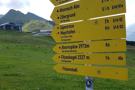Gelbe Schilder: Blau, rot, schwarz: So werden in den Alpen die Wege klassifiziert