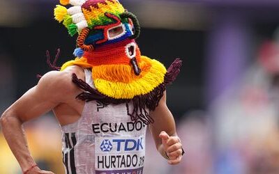 Leichtathletik-WM: Geher aus Ecuador kommt mit bunter Maske ins Ziel