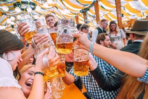 Zwischen Maß und Hendl: Fit bleiben trotz Wiesn: So behältst du deine Sport-Routine bei