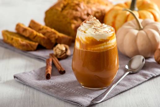 Beliebte Zutaten: Pumpkin Spice Latte: Warum der Herbstklassiker mit Vorsicht zu genießen ist