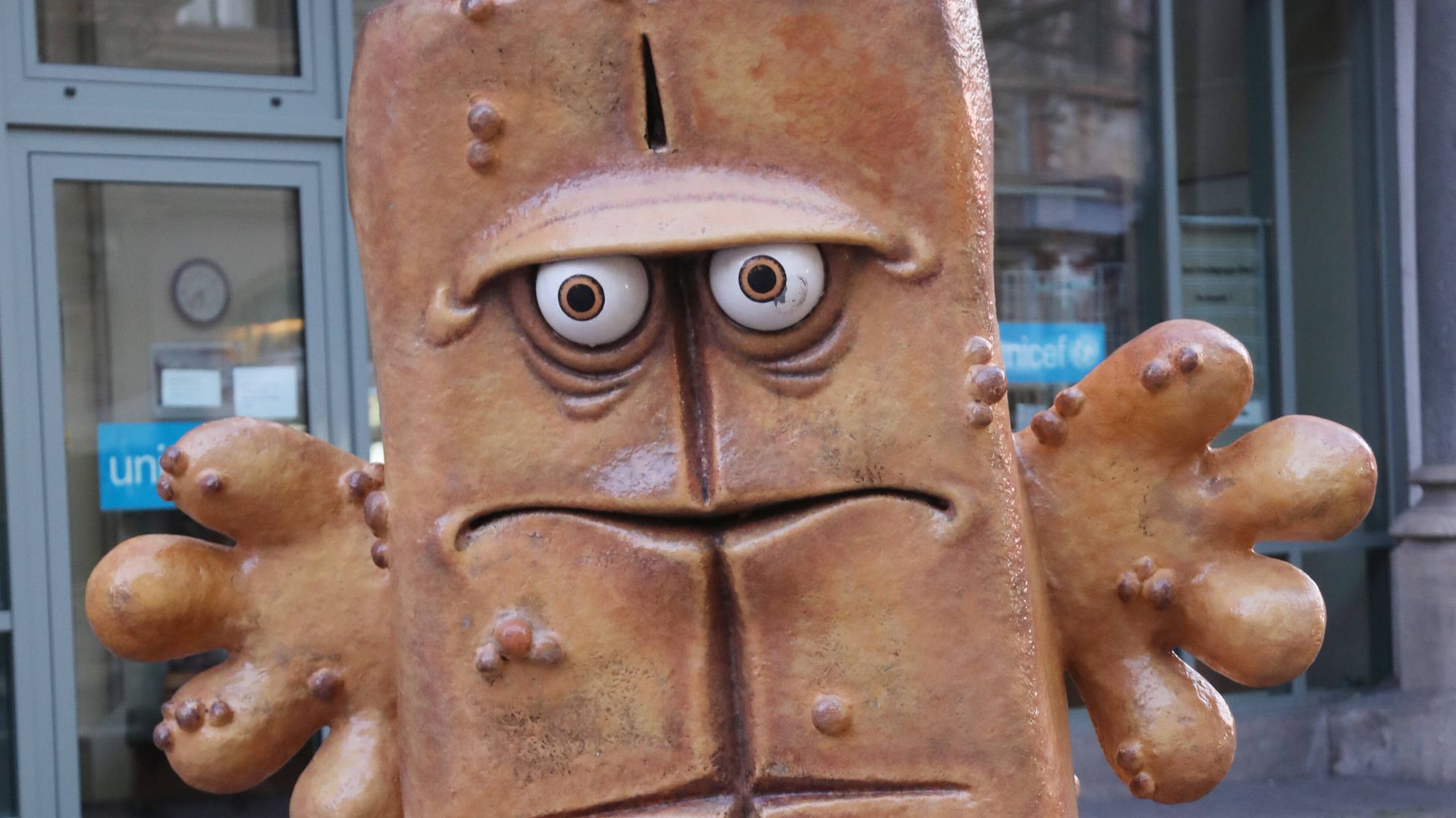 Bernd das Brot begeistert John Oliver in Satire-Talkshow