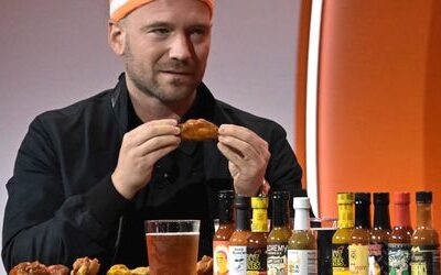 »Hot Ones«-Host Sean Evans verrät, wie er seine Show vorbereitet
