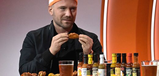 »Hot Ones«-Host Sean Evans verrät, wie er seine Show vorbereitet