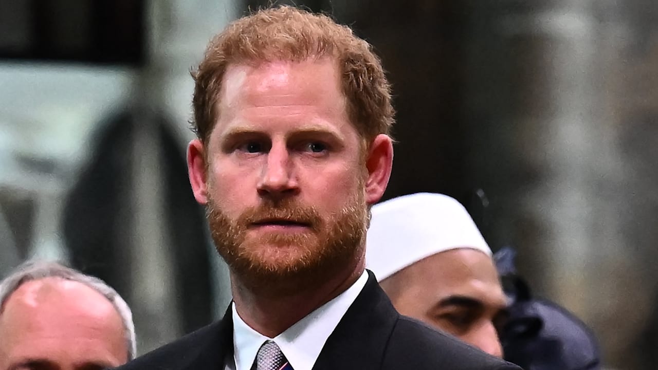 Prinz Harry: Sabotieren „Männer in grauen Anzügen“ seinen Papa-Plan?