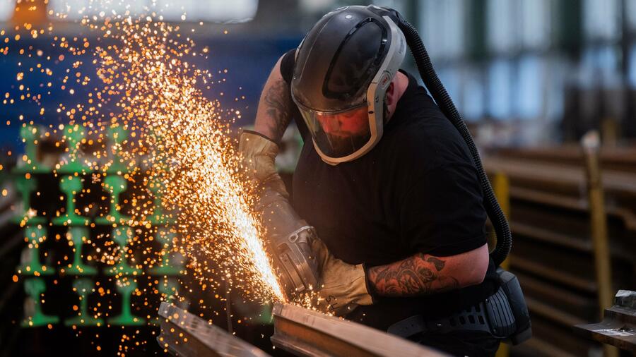 Konjunktur : Unternehmen investieren dramatisch wenig – Mittelstandsexperte: „Sie schaffen den Wohlstand im Inland ab“