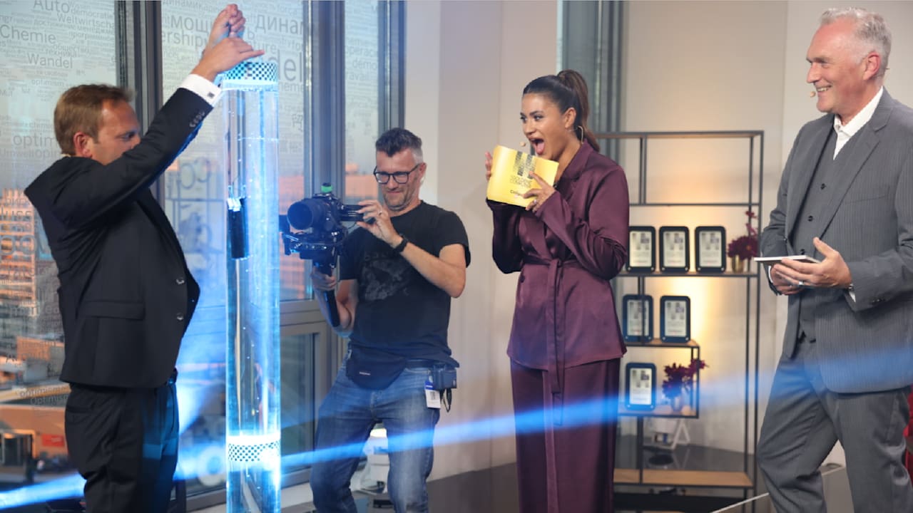 Goldene Computer Gala: Steffi Brungs Handy versenkt