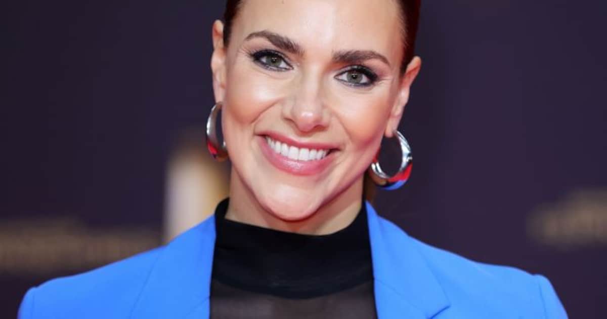 Esther Sedlaczek meldet sich nach der Geburt ihres dritten Kindes