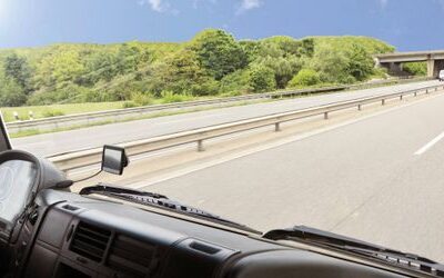 Autofahren: Wie lange kann man fahren und wann sollte man eine Pause machen?