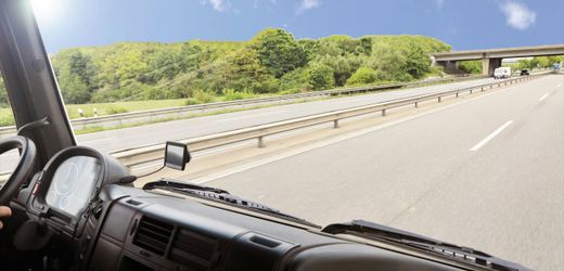 Autofahren: Wie lange kann man fahren und wann sollte man eine Pause machen?