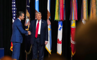 Generäle aus aller Welt zusammengetrommelt: Hegseth schwört US-Militär auf Krieg ein