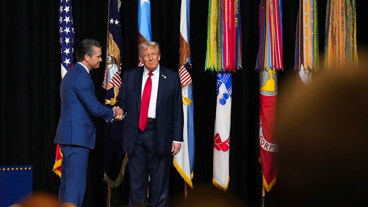Generäle aus aller Welt zusammengetrommelt: Hegseth schwört US-Militär auf Krieg ein