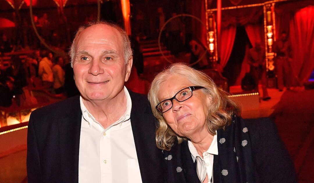 Frau von Uli Hoeneß überrascht mit untypischem Wiesn-Outfit