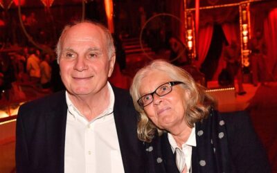 Frau von Uli Hoeneß überrascht mit untypischem Wiesn-Outfit