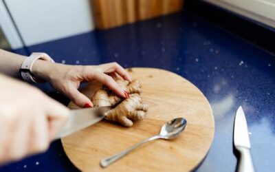 Messer ist es nicht: Diesen Gegenstand brauchst du, wenn du Ingwer schälen willst