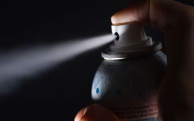 Neckargemünd: Mann tötet Käfer mit Feuerstrahl aus Deo und löst Brand aus