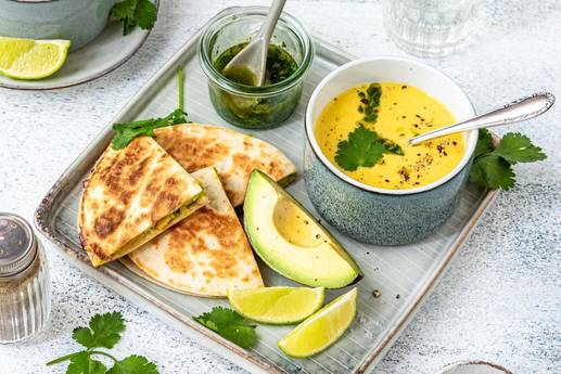 Herrlich aromatisch: Avocado-Quesadillas mit Maissüppchen – das schnelle Rezept für jeden Tag