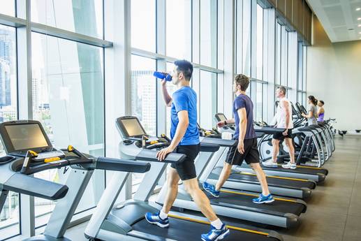 Mit Steigung trainieren: Bis zu 400 Kalorien in 30 Minuten verbrennen: So effektiv ist Incline Walking