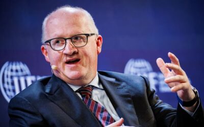 Kreditvergabe : EZB-Chefvolkswirt Lane warnt vor Dollar-Risiken für Banken