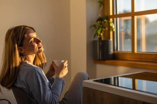 Start in den Tag: Was reflektierte Menschen morgens bewusst vermeiden