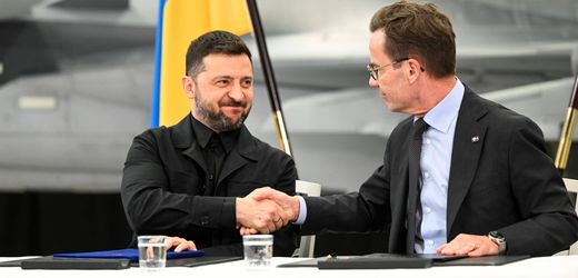 Ukraine will mindestens 100 Kampfjets aus Schweden kaufen