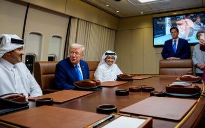 Donald Trump lobt den Emir von Katar, im TV läuft Kampfsport