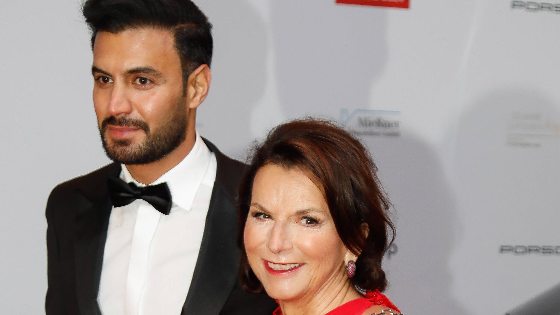 Claudia Obert mit jungem Begleiter statt Max beim Opernball