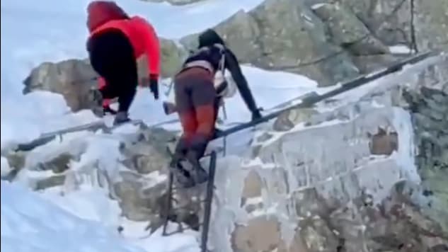 Unfassbares Video: Bergführer rettet Baby von 2500-Meter-Berg!