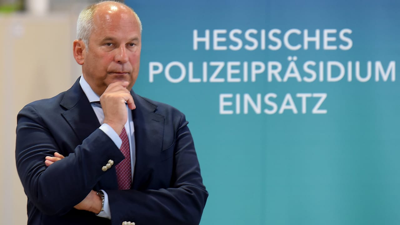 hessen-minister-roman-poseck-zum-melde-skandal-keiner-will-ein-spitzelportal.jpg Hessen-Minister Roman Poseck zum Melde-Skandal: „Keiner will ein Spitzelportal“