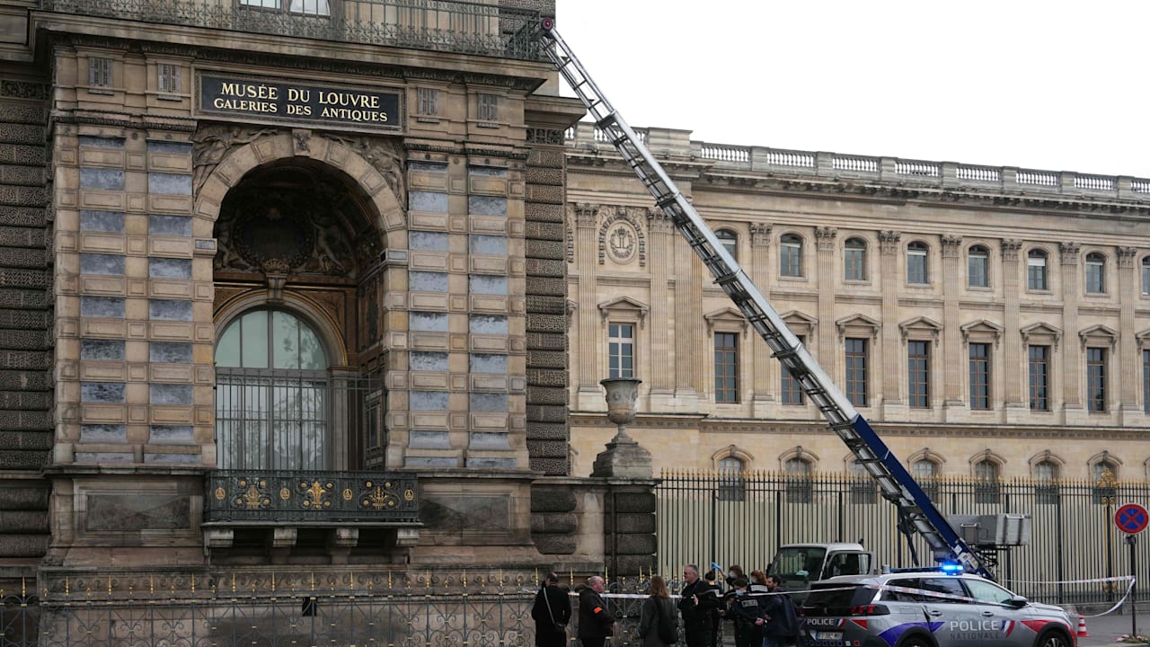 israel-spion-half-bei-der-gangster-jagd-undercover-verhoer-louvre-raub-war-ein-inside-job.jpg Israel-Spion half bei der Gangster-Jagd: Undercover-Verhör! Louvre-Raub war ein Inside-Job