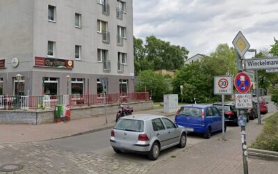 Berlin: Mann (18) entreißt Mutter Kind (2) und rennt weg