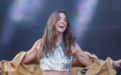 Während andere Halloween feiern: Schlagerstar Vanessa Mai rekelt sich im knappen Bikini am Strand