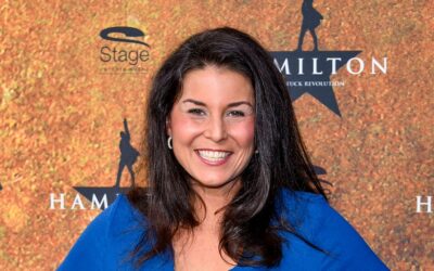 „Du siehst umwerfend aus“: Vanessa Blumhagen trägt nur BH unterm Blazer