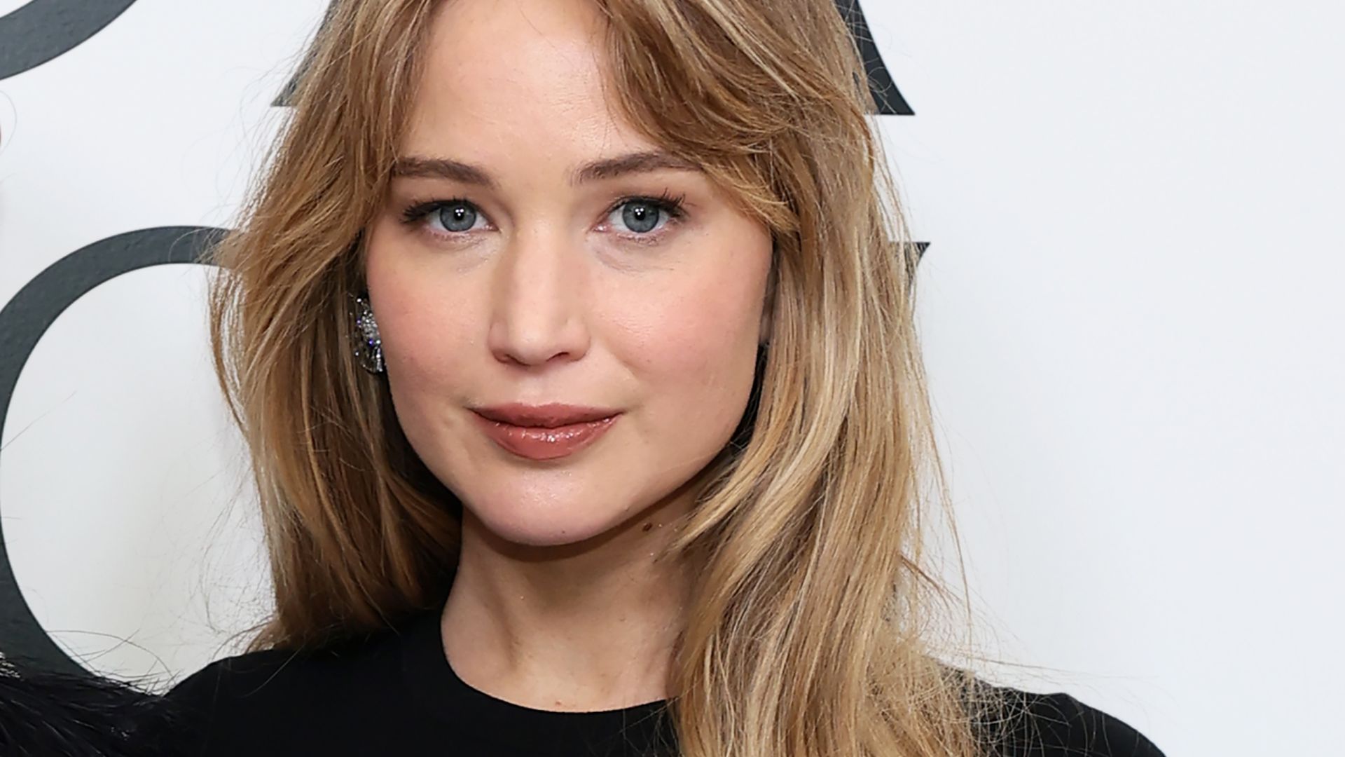 Enthüllt eine Decke den Namen von Jennifer Lawrence‘ Baby?