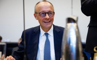 In Unions-Fraktionssitzung: Merz zeigt Schock-Grafik über Deutschland