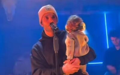 Größter kleiner Fan: Luca Hänni mit Tochter (1) auf der Bühne